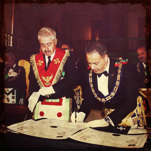The Sovereign signs the 1st Treaty of Friendship
