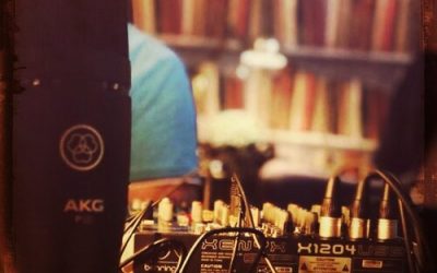 Gravação de novos episódios do podcast “Assunto Sério”